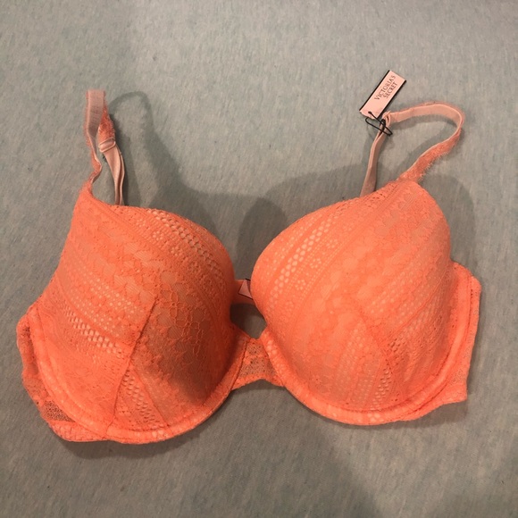 Victoria's Secret Demi Bra - Picture 1 of 3